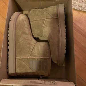 NEW Uggs Size 6